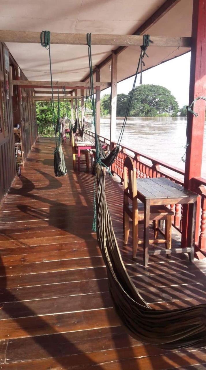 Hôtel Riverside Bungalow à Ban Dondét Extérieur photo